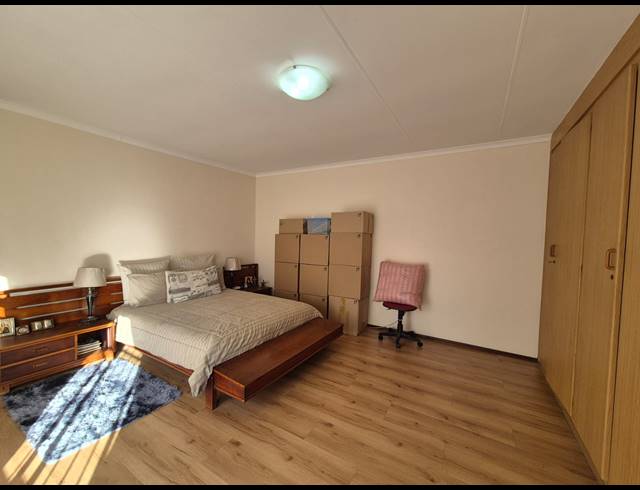 3 BEDROOM TOWNHOUSE FOR SALE IN VANDERBIJLPARK SE 3